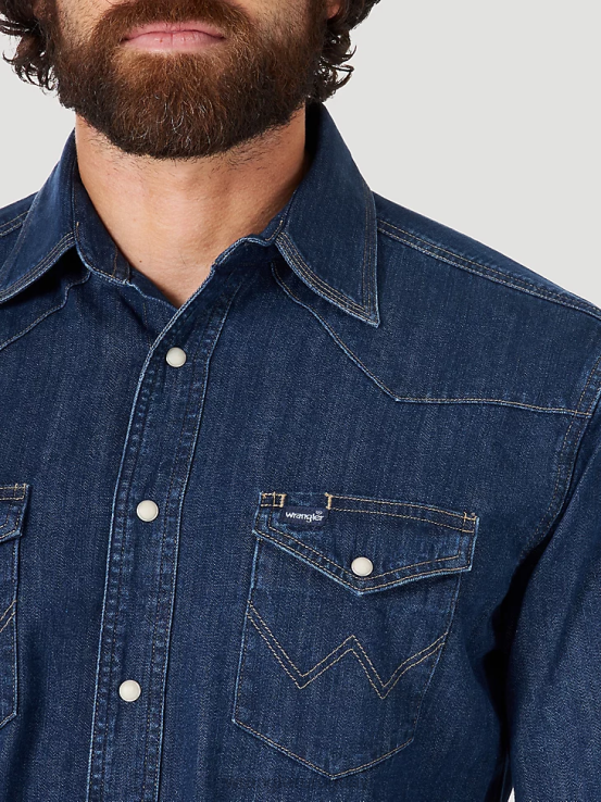 Denim oscuro Wrangler hombres Camisa de trabajo de mezclilla occidental de manga larga con corte vaquero ropa F8J4V406