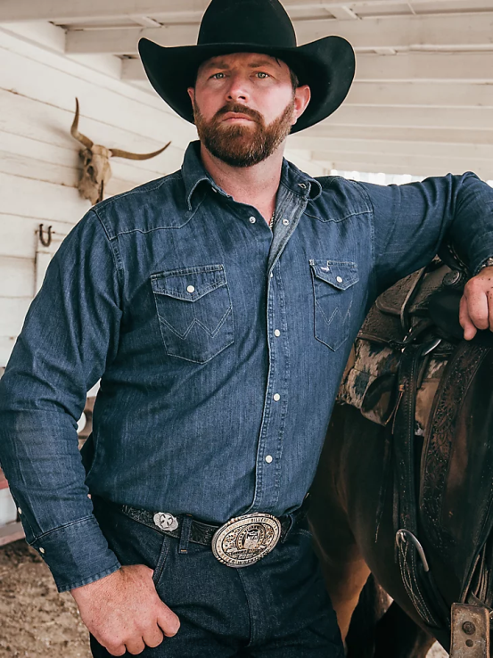 Denim oscuro Wrangler hombres Camisa de trabajo de mezclilla occidental de manga larga con corte vaquero ropa F8J4V406