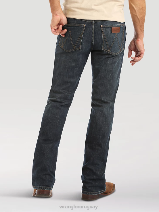 cae la ciudad Wrangler hombres jeans retro con corte tipo bota y corte relajado ropa F8J4V41