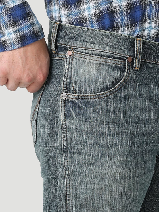 estiramiento del caballero oscuro Wrangler hombres jeans retro ajustados con pernera recta ropa F8J4V36