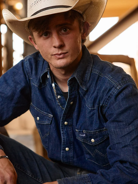 Denim oscuro Wrangler hombres Camisa de trabajo de mezclilla occidental de manga larga con corte vaquero ropa F8J4V406