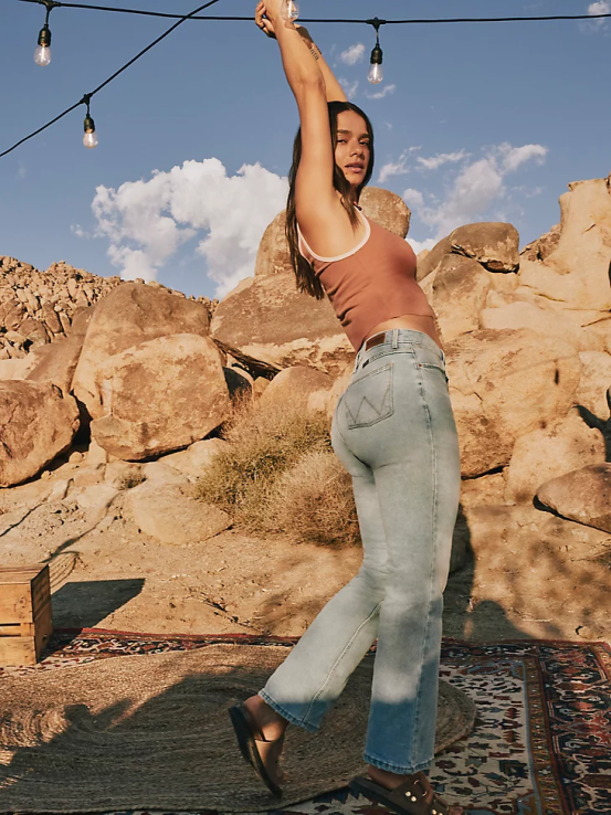 lavado ligero Wrangler mujer jeans tipo bota atrevidos de talle alto ropa F8J4V731