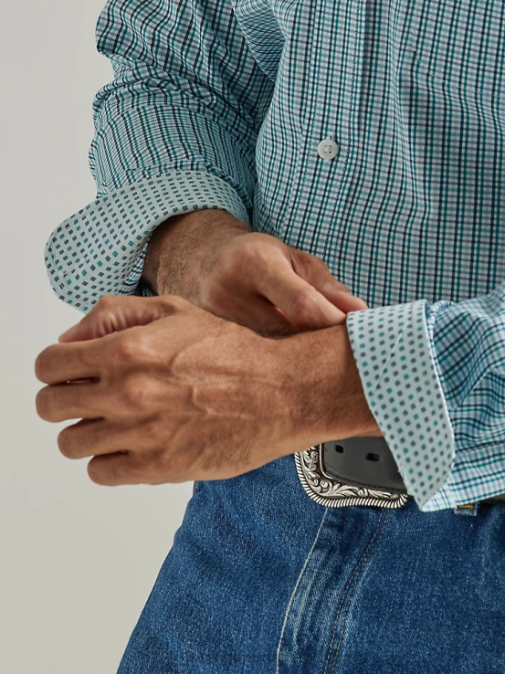 jirones de mar agua Wrangler hombres Camisa a cuadros de manga larga con botones y un bolsillo de George Strait ropa F8J4V319