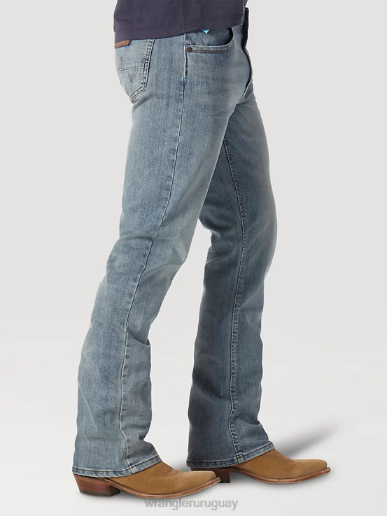 lavado de manos Wrangler hombres jeans retro con corte tipo bota y corte slim ropa F8J4V8