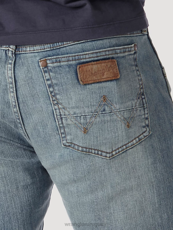 lavado de manos Wrangler hombres jeans retro con corte tipo bota y corte slim ropa F8J4V8