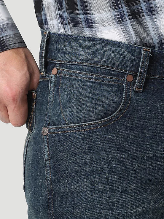 madera Wrangler hombres jeans retro con corte tipo bota y corte slim ropa F8J4V10