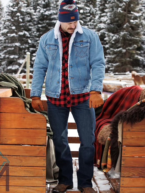 madera Wrangler hombres jeans retro con corte tipo bota y corte slim ropa F8J4V10