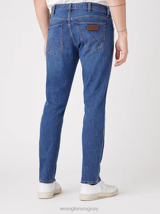 nube oscura Wrangler hombres vaqueros rectos greensboro ropa F8J4V66