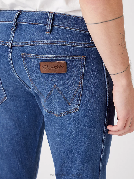 nube oscura Wrangler hombres vaqueros rectos greensboro ropa F8J4V66